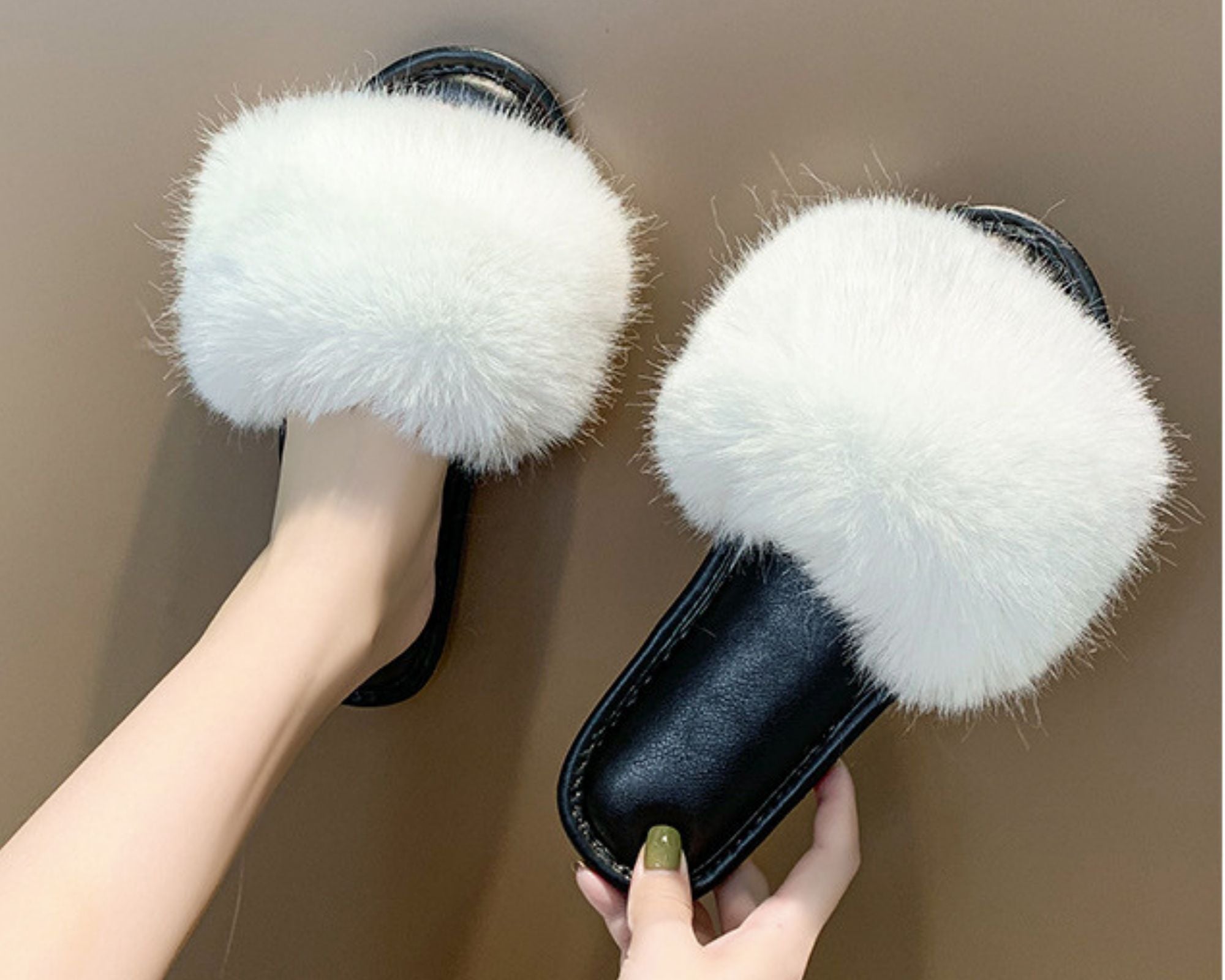 Flat Heeled White Plush Slippers